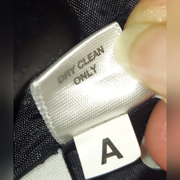 Ann Taylor LOFT 4P Black Crepe Flare Midi Skirt Like New. Lined. Side Zip. - Picture 8 of 8